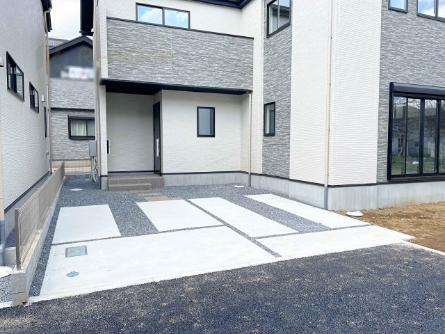 取手市戸頭13期　新築戸建て　2号棟の駐車場|カースペースは2台お停めいただけます♪