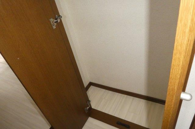 ロイヤルハイツ692の収納|廊下収納