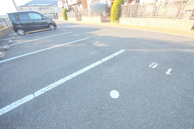 メゾンプレミール　Ａ棟の駐車場