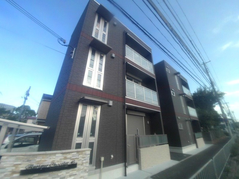 アンティークショコラⅢ番館の外観