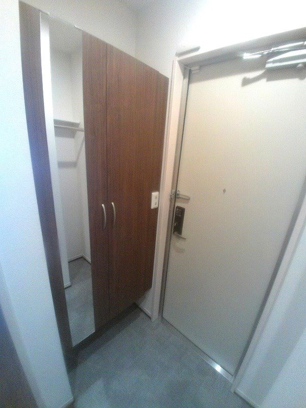 アンティークショコラⅢ番館の玄関