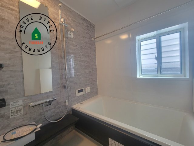 熊本市西区池田2丁目第3-5棟（3号棟）の浴室|1日の疲れを癒してくれる広々バスルーム。雨の日のお洗濯にも大活躍な浴室乾燥機付です！