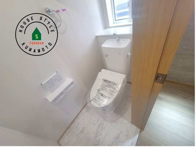 熊本市西区池田2丁目第3-5棟（3号棟）のトイレ|温水洗浄便座を完備しております。2ヶ所にトイレがあるのは朝の慌ただしい時間も安心です。