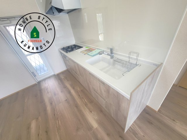 熊本市西区池田2丁目第3-5棟（3号棟）のダイニング|キッチンから立ち込める香りが今日の料理を期待させます。