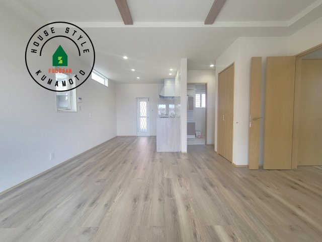 熊本市西区池田2丁目第3-5棟（3号棟）の居間・リビング|多くの時間を過すことになるリビングだからこそ、いつも穏やかな空間・解放感が味わえ毎日が充実します。