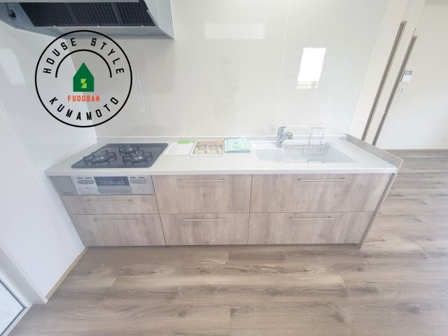 熊本市西区池田2丁目第3-5棟（3号棟）のキッチン|ご家族を近くに感じられる対面キッチンのLDK。会話もはずみそうですね。