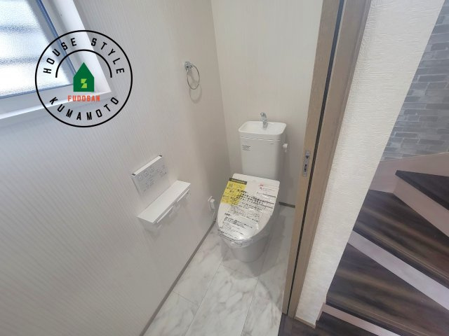 熊本市西区池田2丁目第3-5棟（4号棟）のトイレ|温水洗浄便座を完備しております。2ヶ所にトイレがあるのは朝の慌ただしい時間も安心です。