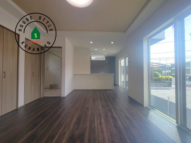 熊本市西区池田2丁目第3-5棟（4号棟）の居間・リビング|多くの時間を過すことになるリビングだからこそ、いつも穏やかな空間・解放感が味わえ毎日が充実します。