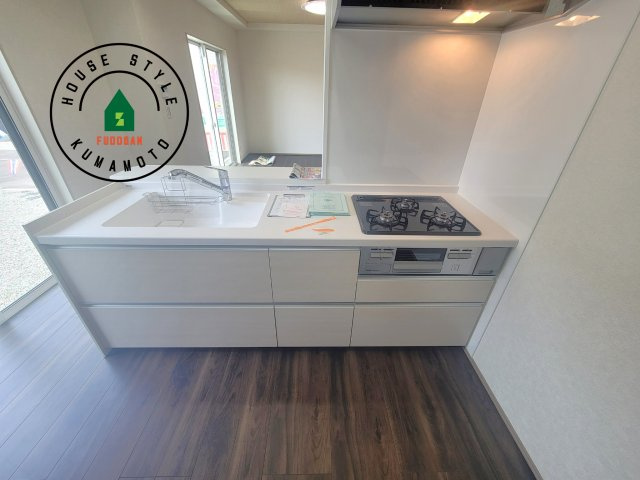 熊本市西区池田2丁目第3-5棟（4号棟）のキッチン|ご家族を近くに感じられる対面キッチンのLDK。会話もはずみそうですね。