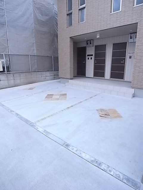 尼崎市東園田町５丁目のアパートの駐車場