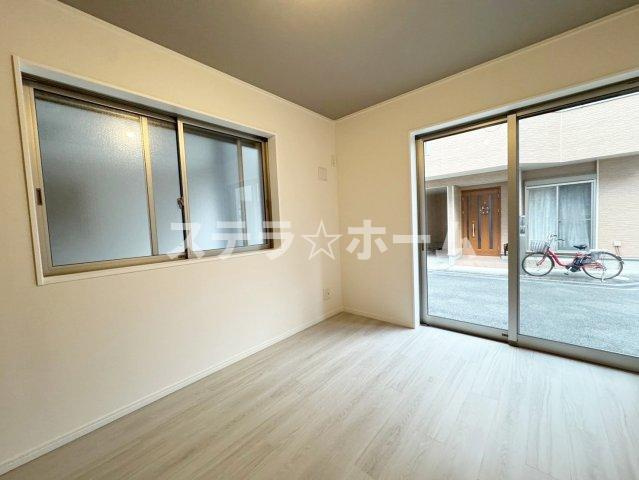 豊中市勝部3 中古戸建の洋室|落ち着いた色調の洋室です