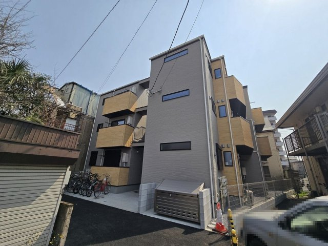 R-EIGHTEEN（アールエイティーン）