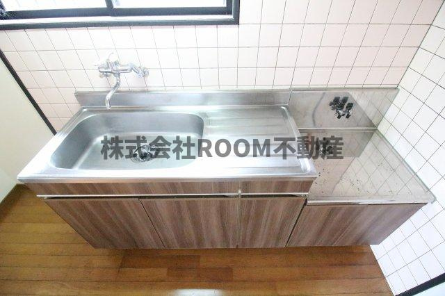 清藤マンションのキッチン|コンパクトなキッチンで掃除もラクラク