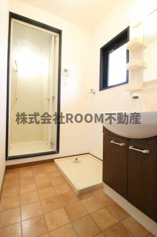 清藤マンションの洗面所|ゆったりとスペースのある洗面所