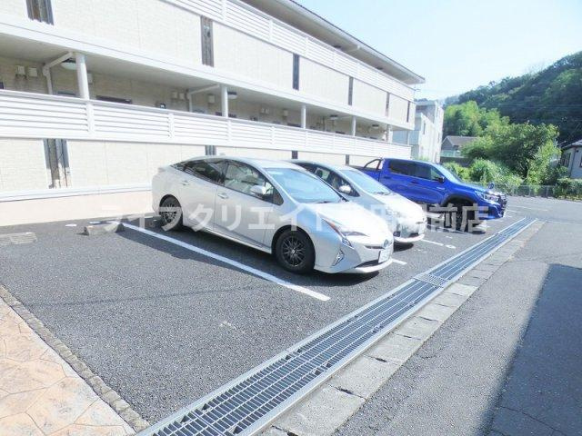 オランジュの駐車場