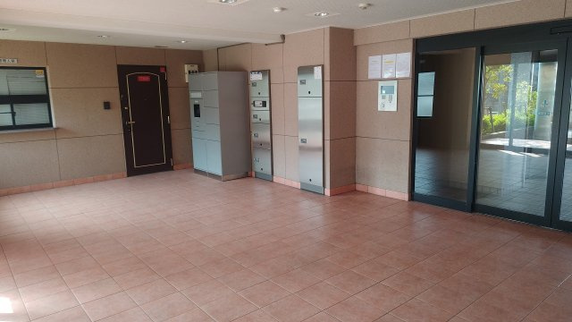 クレモナ山手のロビー