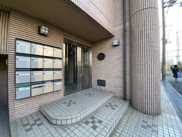 リヴェール本山のエントランス