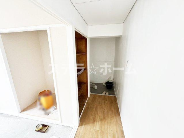 枚方ハイツ2号棟の玄関|明るい玄関です