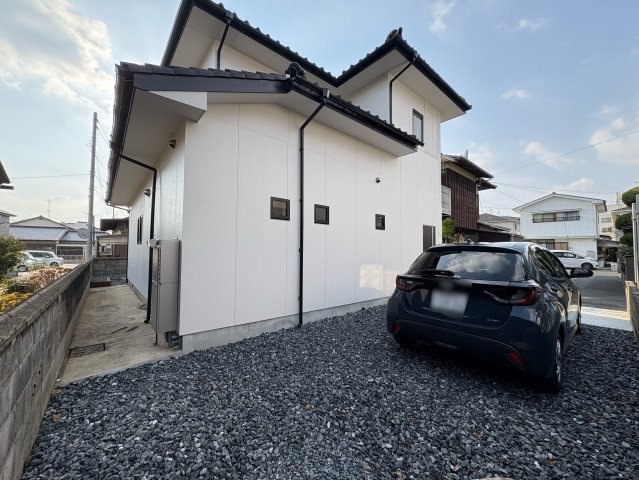 RESET HOUSE　下関市長府中土居本町の駐車場|縦列駐車で2台停められます♪
【下関市中土居本町・リノベーション中古戸建】