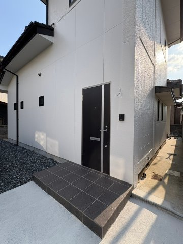 RESET HOUSE　下関市長府中土居本町の外観|駐車場も並列3台♪庭スペースもあります♪
【下関市中土居本町・リノベーション中古戸建】