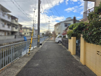 【前面道路含む現地写真】 | 前面道路幅員約3.0m