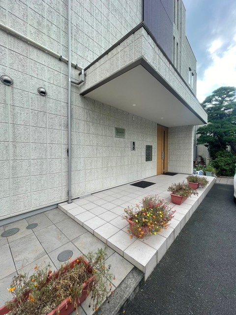 ＣｏｍｆｏｒｔＲｅｓｉｄｅｎｃｅ上大岡Ⅵのエントランス