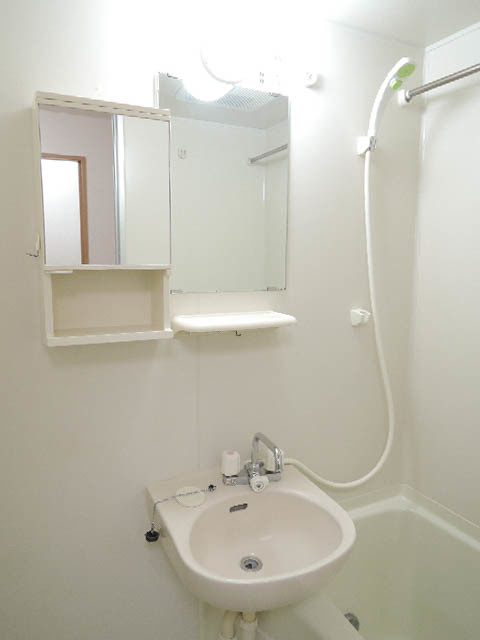 ＨＩＬＬＳ　ＫＯＢＡＹＡＳＨＩⅡの洗面所|洗面台付なので台所で顔を洗ったりの必要がございません
