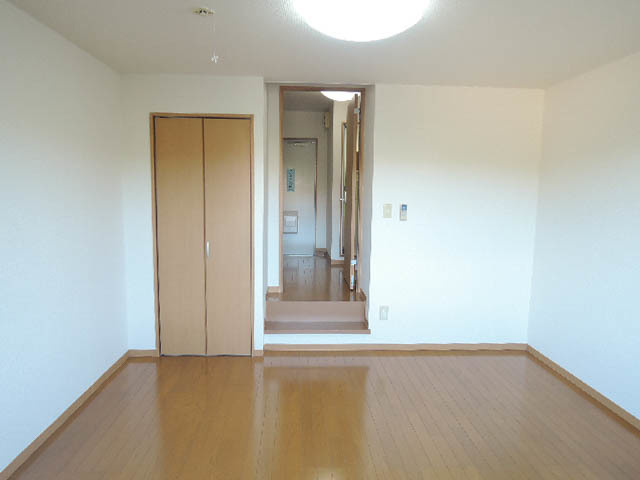 ＨＩＬＬＳ　ＫＯＢＡＹＡＳＨＩⅡの居間・リビング|フローリングの洋室６．８帖