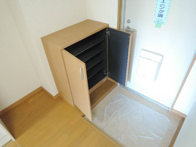 ＨＩＬＬＳ　ＫＯＢＡＹＡＳＨＩⅡの玄関|下駄箱付で便利な１Ｋです