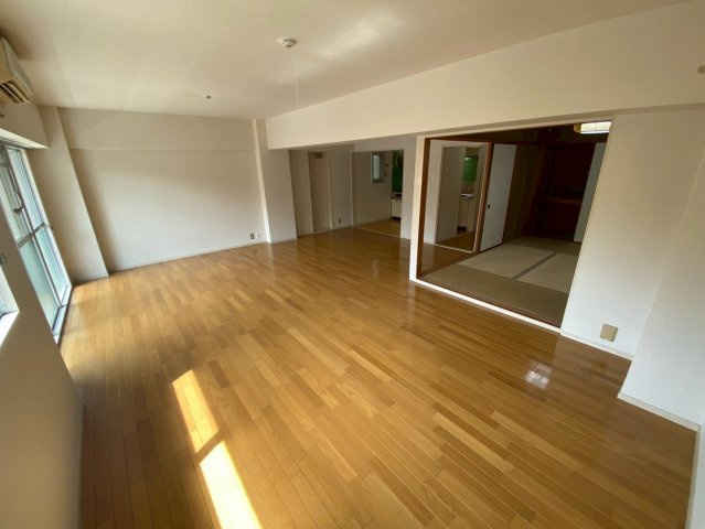 芦屋緑1住宅3号棟の居間・リビング