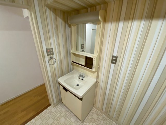 芦屋緑1住宅3号棟の洗面所