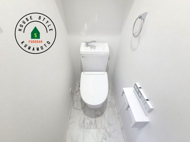 熊本市西区花園7丁目第7-6棟（1号棟）のトイレ|温水洗浄便座を完備しております。2ヶ所にトイレがあるのは朝の慌ただしい時間も安心です。