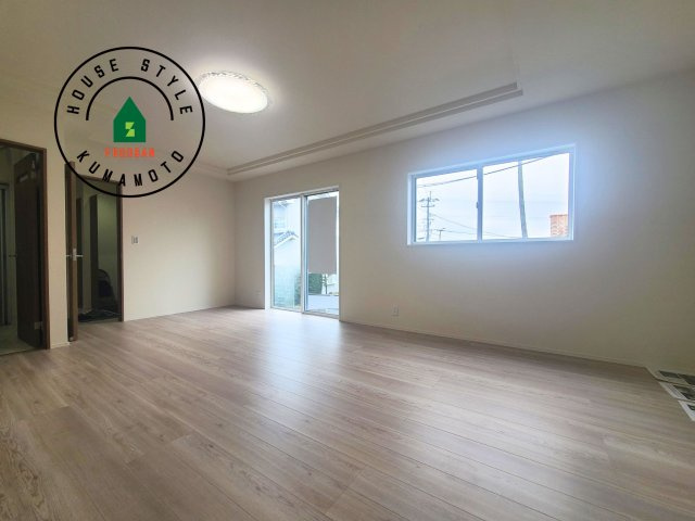 熊本市西区花園7丁目第7-6棟（1号棟）の居間・リビング|多くの時間を過すことになるリビングだからこそ、いつも穏やかな空間・解放感が味わえ毎日が充実します。