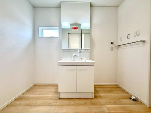 お手入れらくらくノズルシャワー付き（三面鏡）