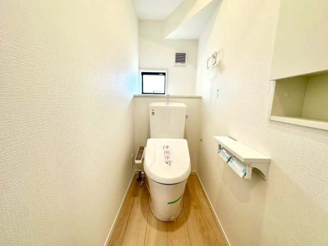 進化したフチ形状「スゴフチ」は、汚れてもサッとひとふきでお手入れカンタンです。