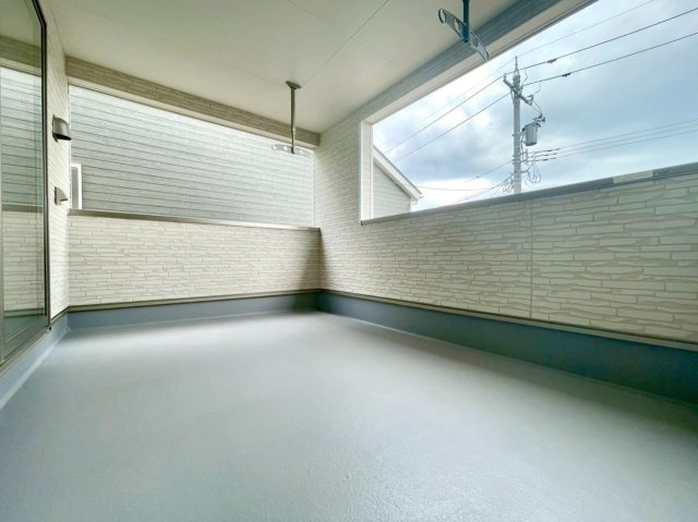 広々としたルーフバルコニー。
雨の日も助かります。