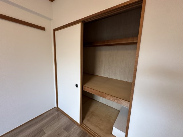 APAガーデンコート鳳西町の収納|大型の押し入れあり。