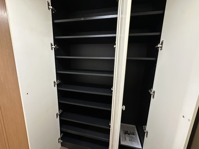 APAガーデンコート鳳西町の収納|玄関シューズボックスは大きめです。