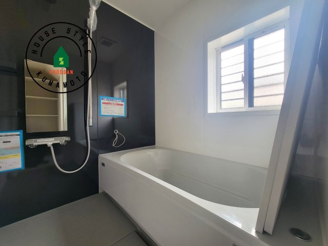 熊本市西区小島9丁目第2-1棟（1号棟）の浴室|1日の疲れを癒してくれる広々バスルーム。雨の日のお洗濯にも大活躍な浴室乾燥機付です！