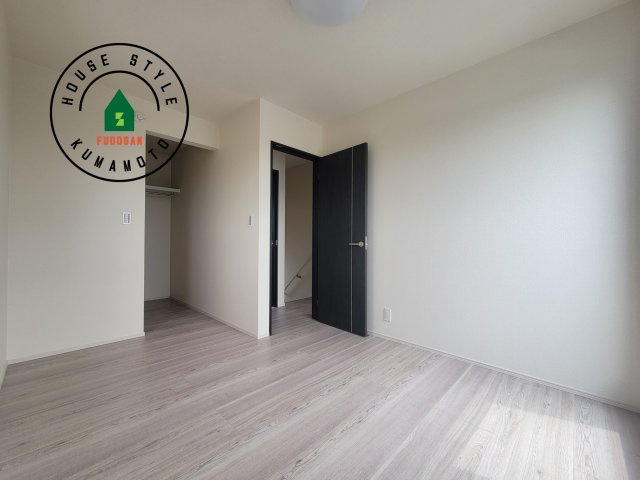 熊本市西区小島9丁目第2-1棟（1号棟）の洋室|採光良好な洋室は全居室、複層ガラスの遮熱効果と断熱効果で、一年中快適に過ごせます。