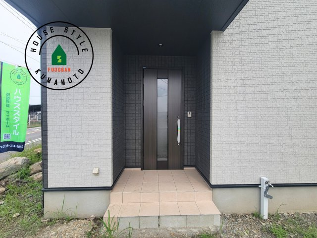 熊本市西区小島9丁目第2-1棟（1号棟）の玄関|おでかけの時も帰った時も、「我が家」を最初に感じでもらえる素敵な空間に。