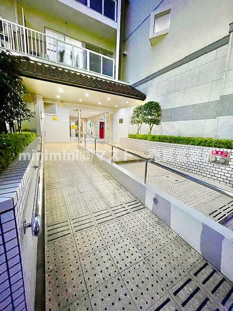 日商岩井京橋ハイツのエントランス
