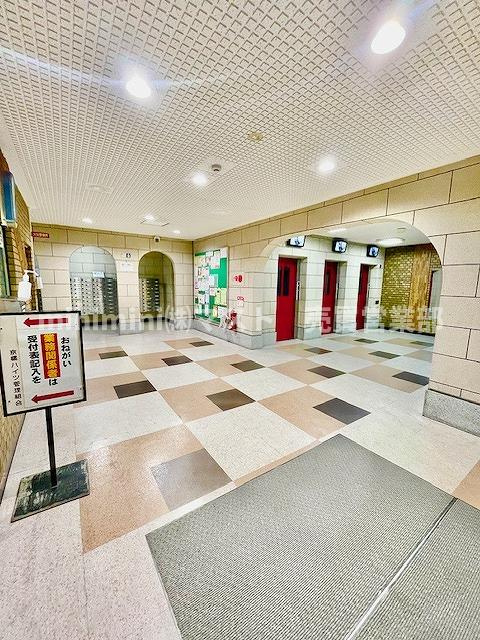 日商岩井京橋ハイツのロビー