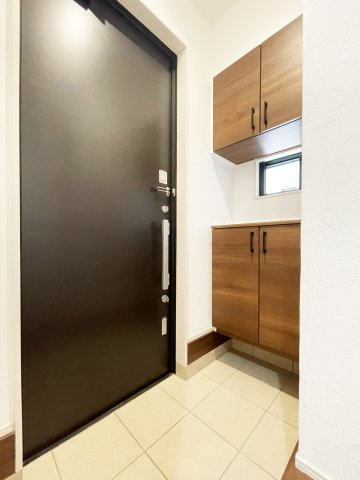 フィットセル北小松島の玄関