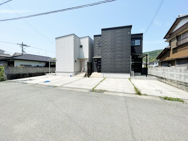 フィットセル北小松島の駐車場