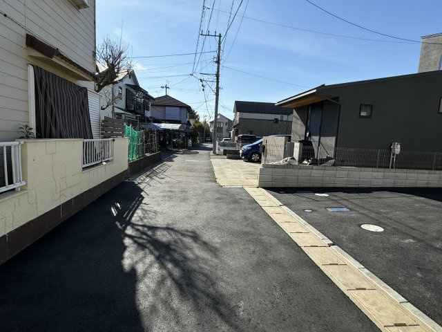 市川市曽谷１丁目新築戸建（曽谷１丁目Ⅴ）の前面道路含む現地写真|東側前面道路