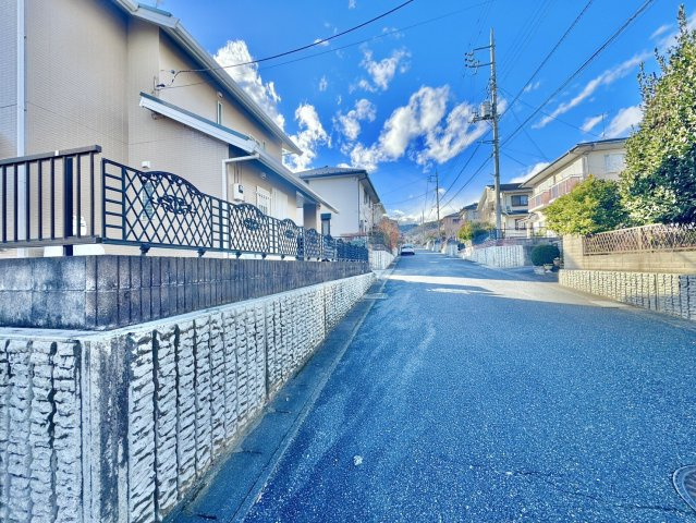日立市かみあい町中古戸建の前面道路含む現地写真