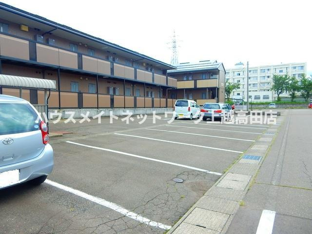 ＧＲＡＣＥ２１の駐車場|消雪付駐車場