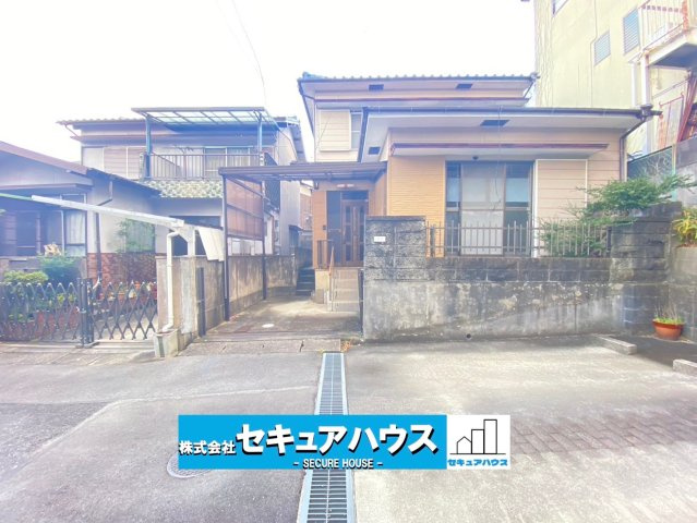 豊明市栄町上姥子　中古戸建の外観|■現地外観写真
敷地面積約32坪、建物面積約37坪。
駐車1台可能！オプション工事でカーポート設置などいかがでしょうか。その他にも、フェンスなどの「オプション工事」もご提案いたします♪