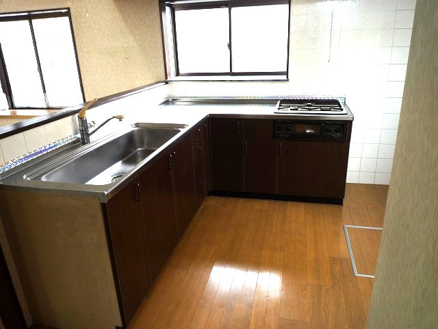 石田南一丁目4番16号（B-27）のキッチン